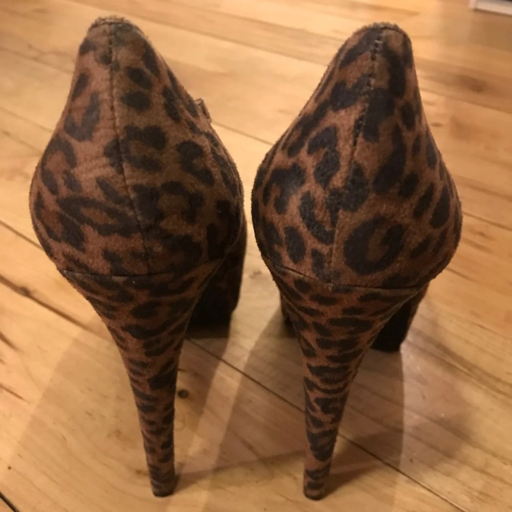 Pumps - Picture 2 of 3